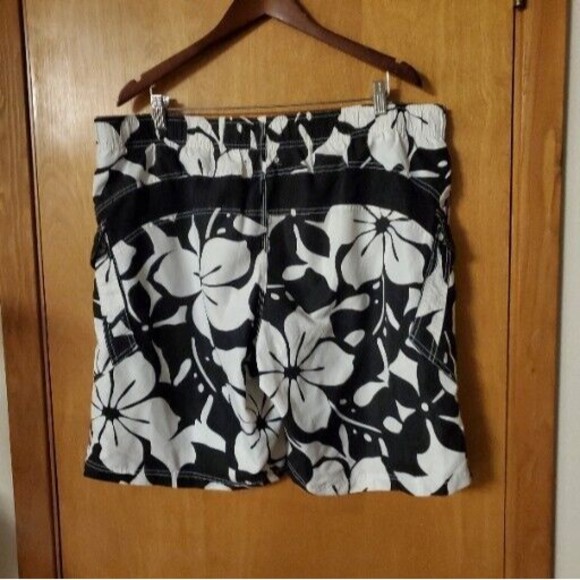 Ron Jon Surf Shop Swim Trunks Mens XL Black And White Floral Lined EUC - Picture 2 of 4